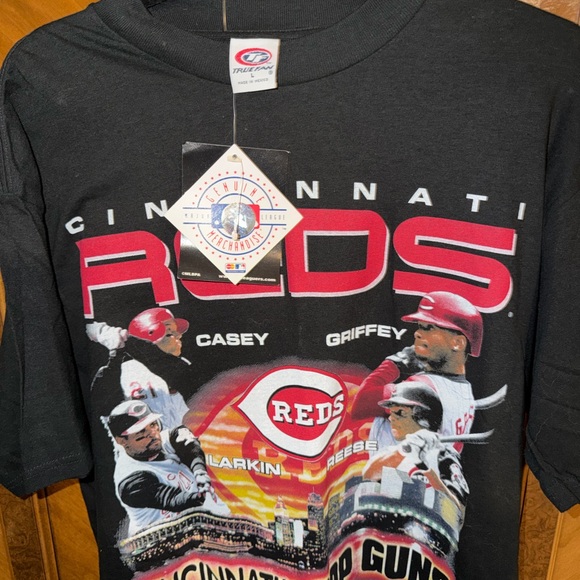 NWT Vintage Cincinnati Reds Shirt - Picture 2 of 5